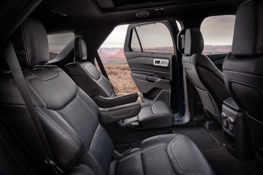 Интерьер Ford Explorer Platinum 2019 года  (фото 16 из 17)